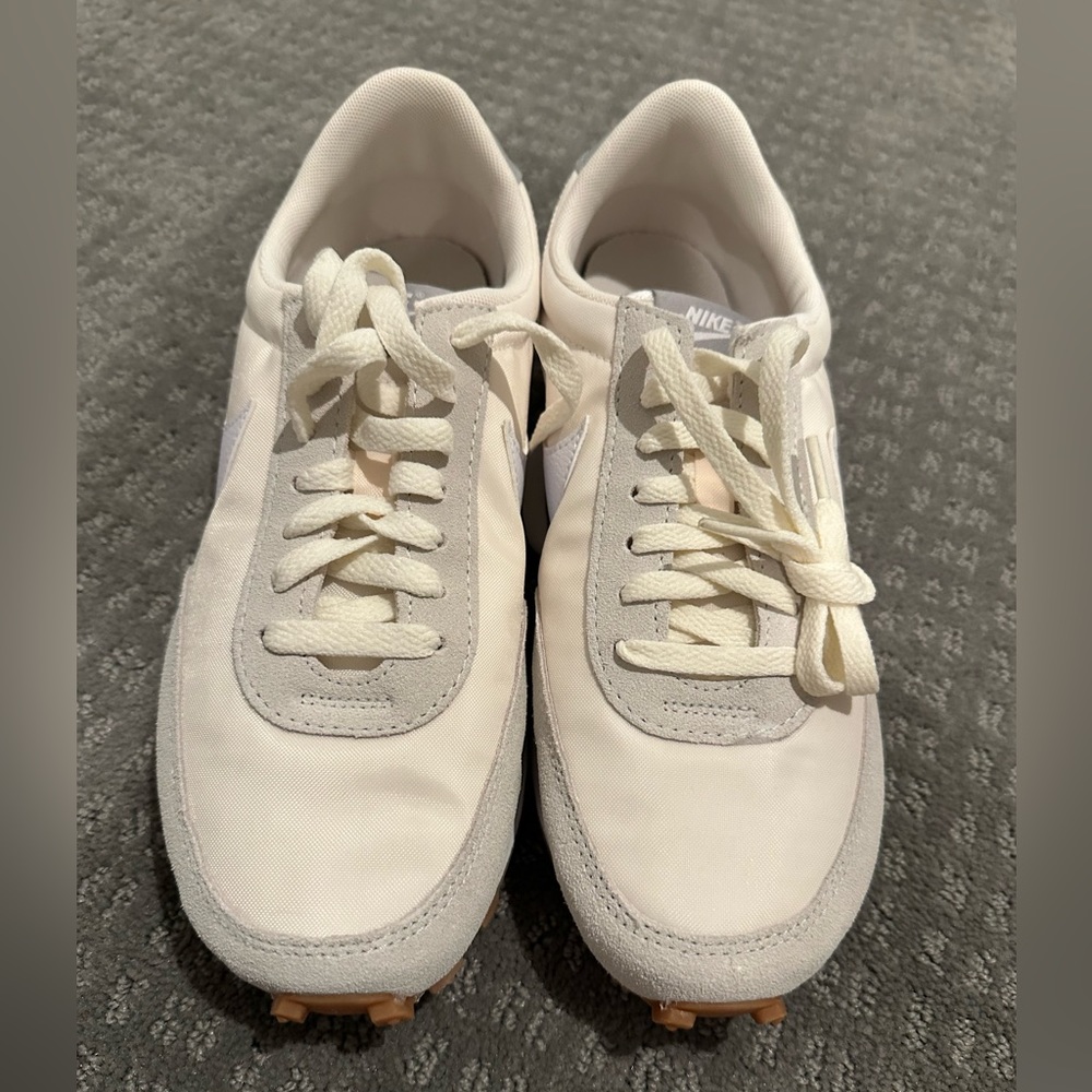 Women”s Nike sneakers